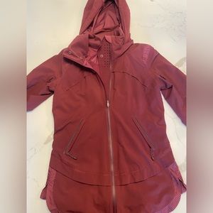 Lululemon maroon windbreaker with detachable hood